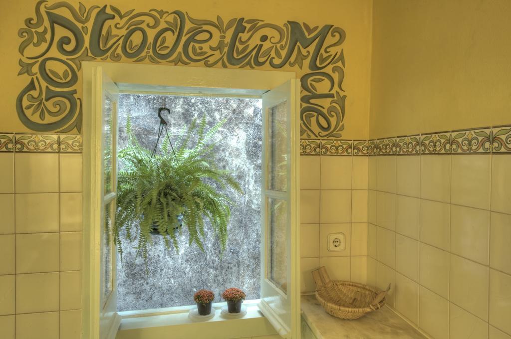Stay Local In Alfama! Alice Central Home, Near River Lisboa Eksteriør billede